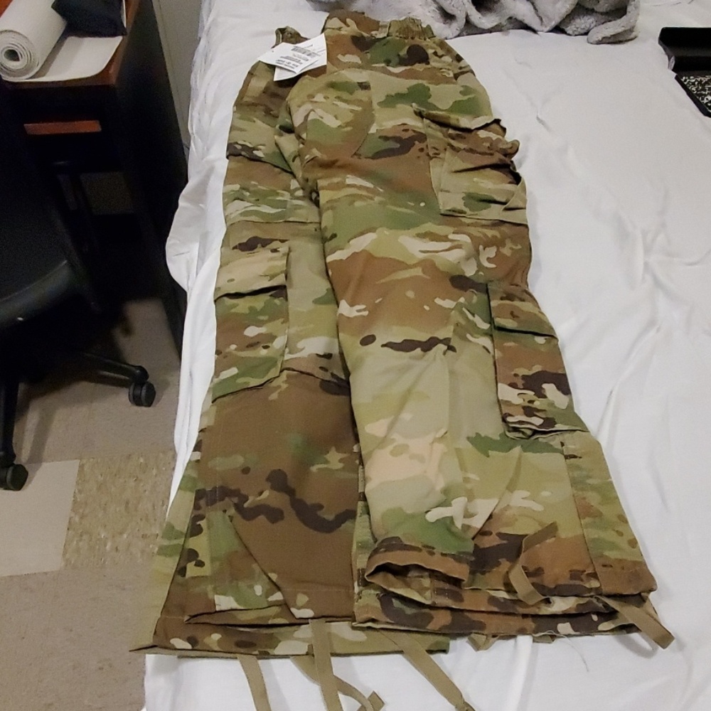 1 pairs Army ACU Womens Trousers size 28 short